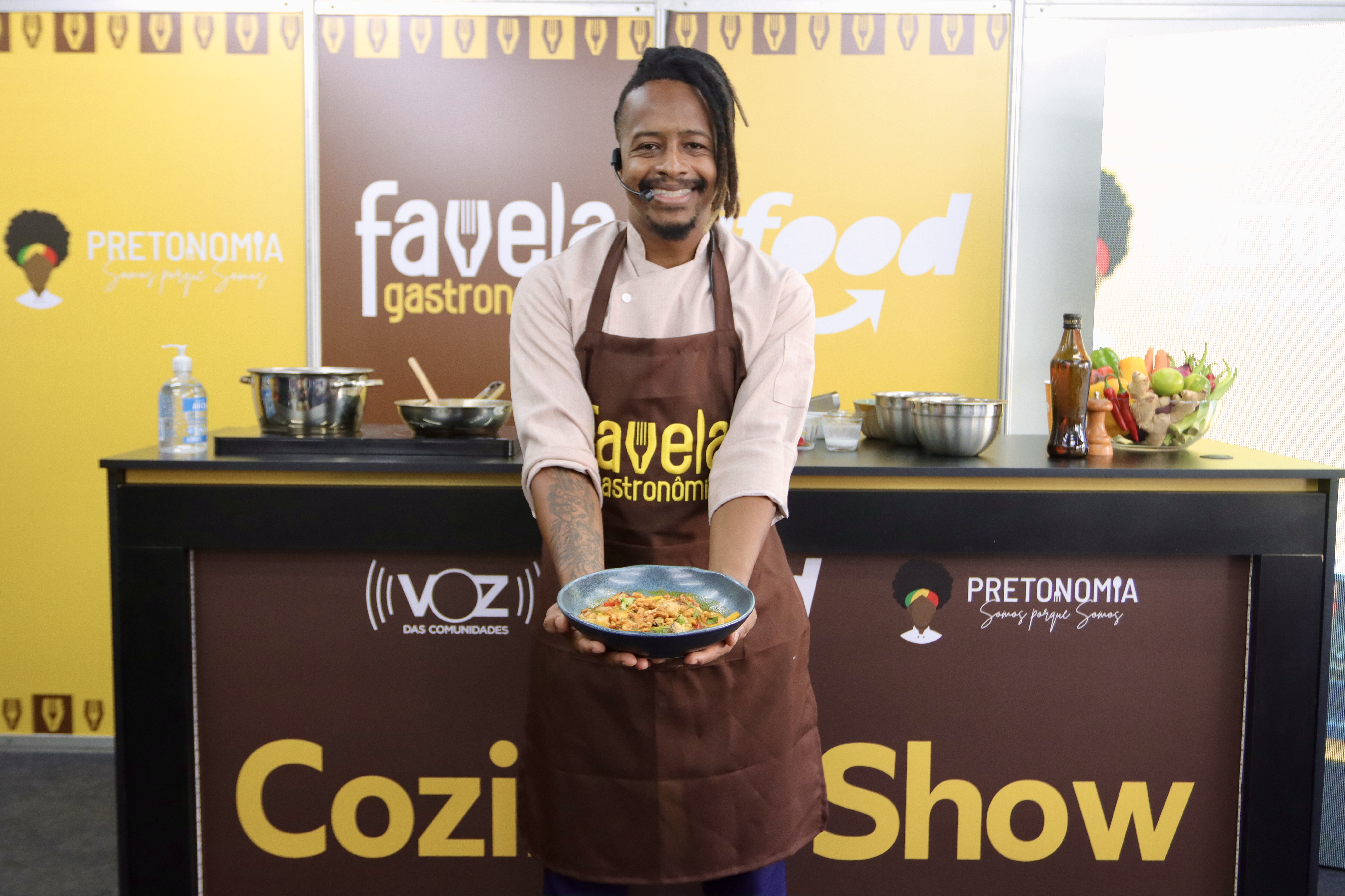 Equipe do evento sorrindo